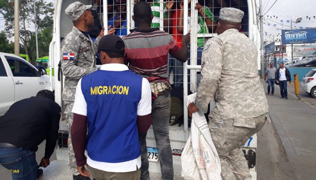 Migración detiene 132 indocumentados en Los Negros, Azua -  CuartaSemana.com.do