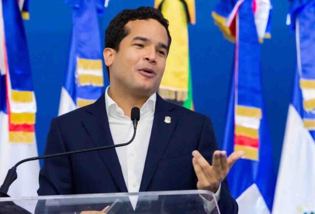 Omarfernandezexpone