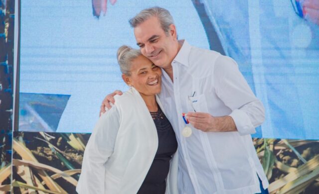 Abinader-madres-1140x694