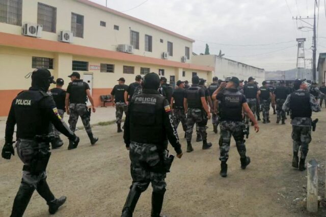 Ecuador-Policias1024x682-1