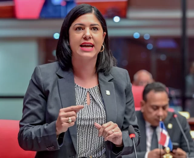 MariaOrtiz-Senadora6904123