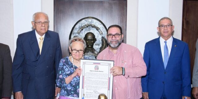 RhinaPoloniaEspaillatreconocimiento-senado--750x375