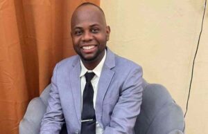 Regidor Morenito Rojas deja iluminada calle Segunda del Barrio Militar en La Victoria