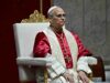 León XIV reaparece en el rezo del ángelus en el Vaticano tras su operación de pulmón