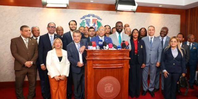 Diputados-yAlfredopacheco--750x30