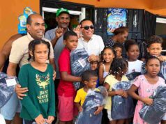 Fabián Taveras lleva útiles escolares a niños de escasos recursos en Cancino Adentro