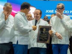 Dirigentes de Santo Domingo reconocen la labor de José Paliza